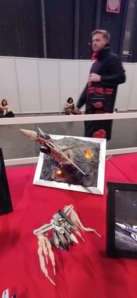 Macross Plus HG  YF-19