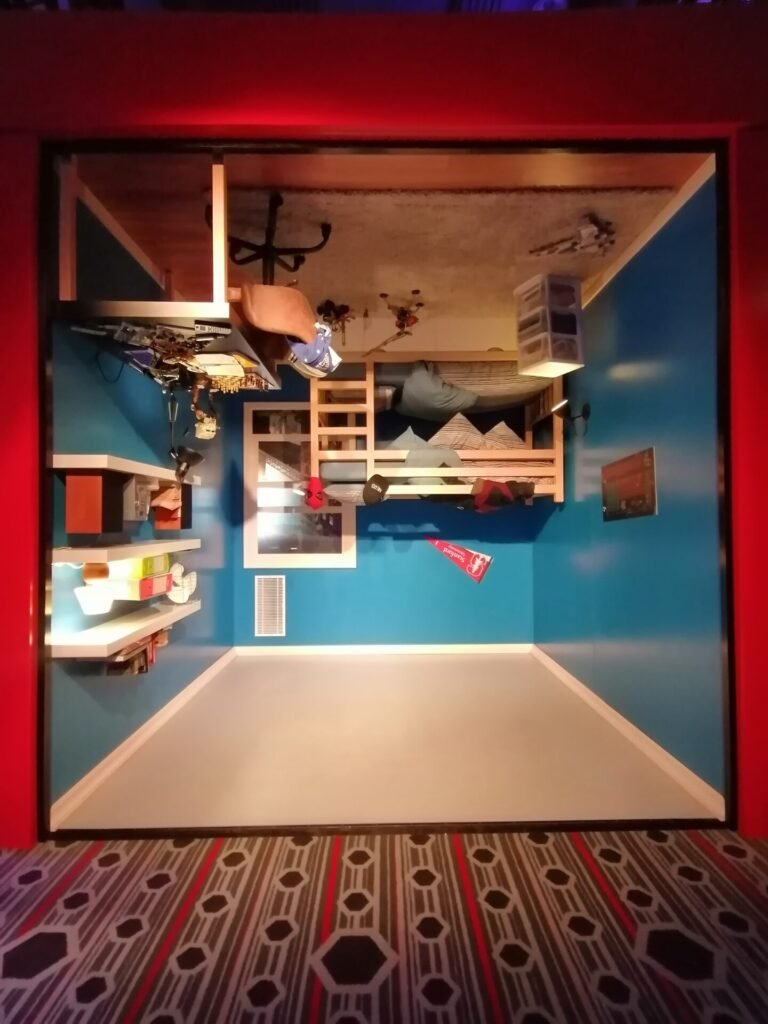 083