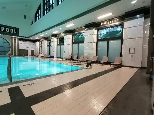 piscine  intérieur